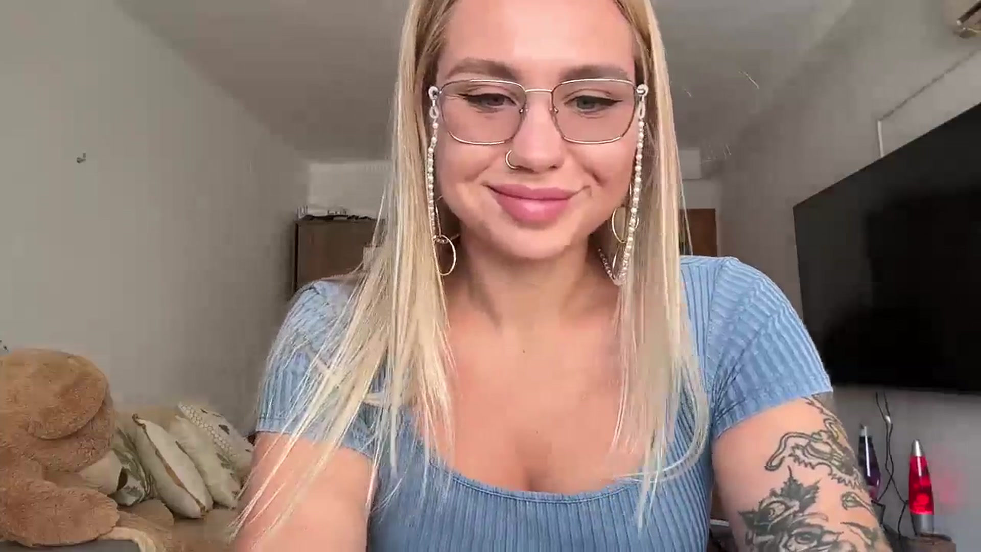 Gallery image thumbnail from Cervesa's myfreecams stream on, 07/18/2024, 13:49 image 8 of 20