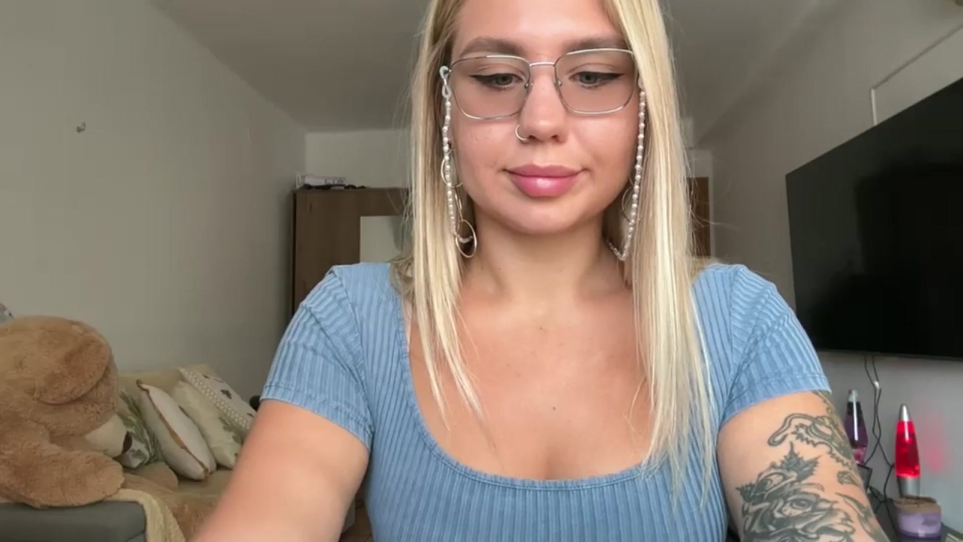 Gallery image thumbnail from Cervesa's myfreecams stream on, 07/18/2024, 13:49 image 13 of 20
