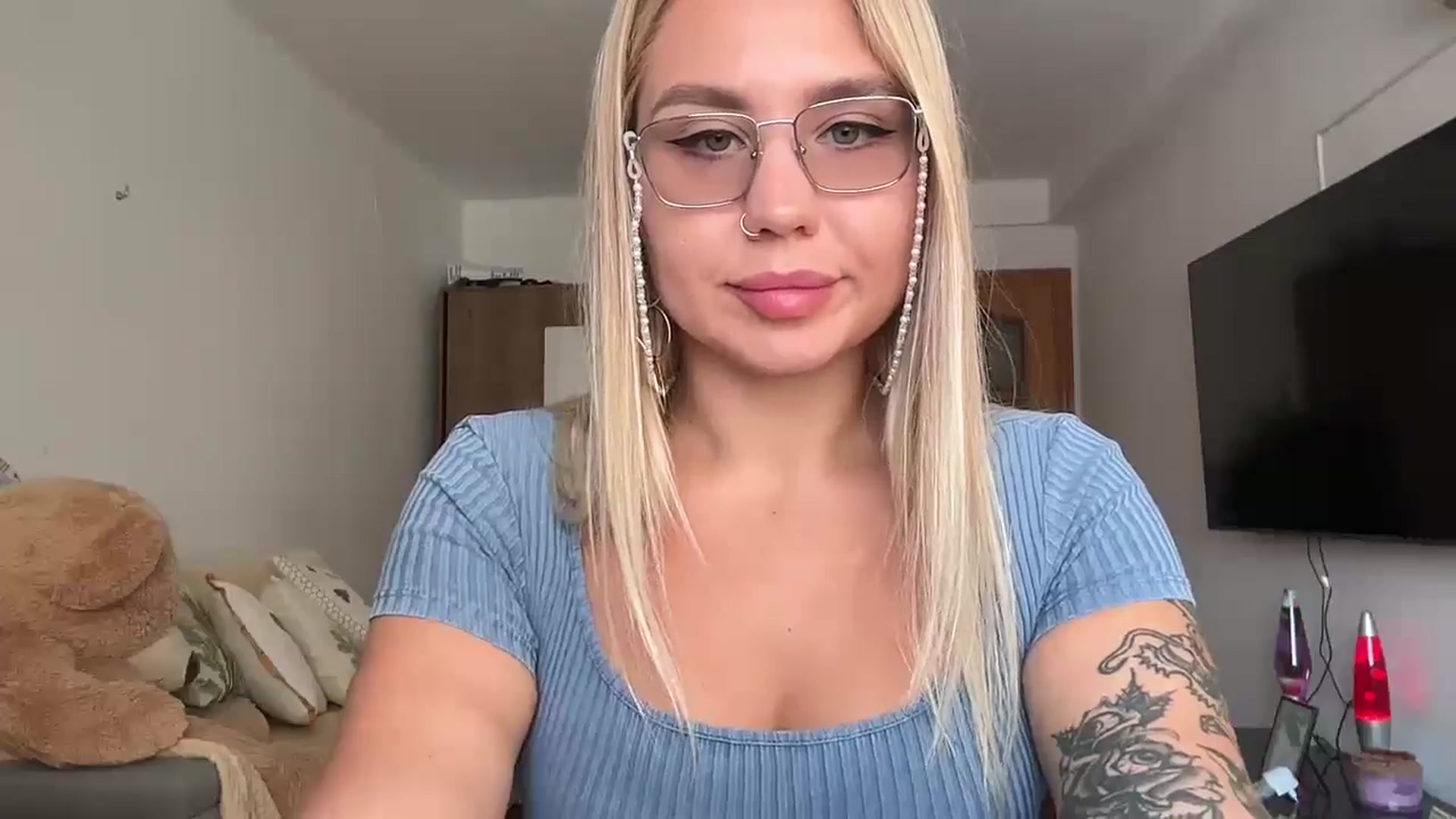 Gallery image thumbnail from Cervesa's myfreecams stream on, 07/18/2024, 13:49 image 15 of 20
