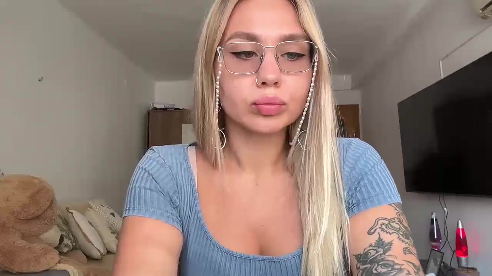 Gallery image thumbnail from Cervesa's myfreecams stream on, 07/18/2024, 13:49 image 9 of 20