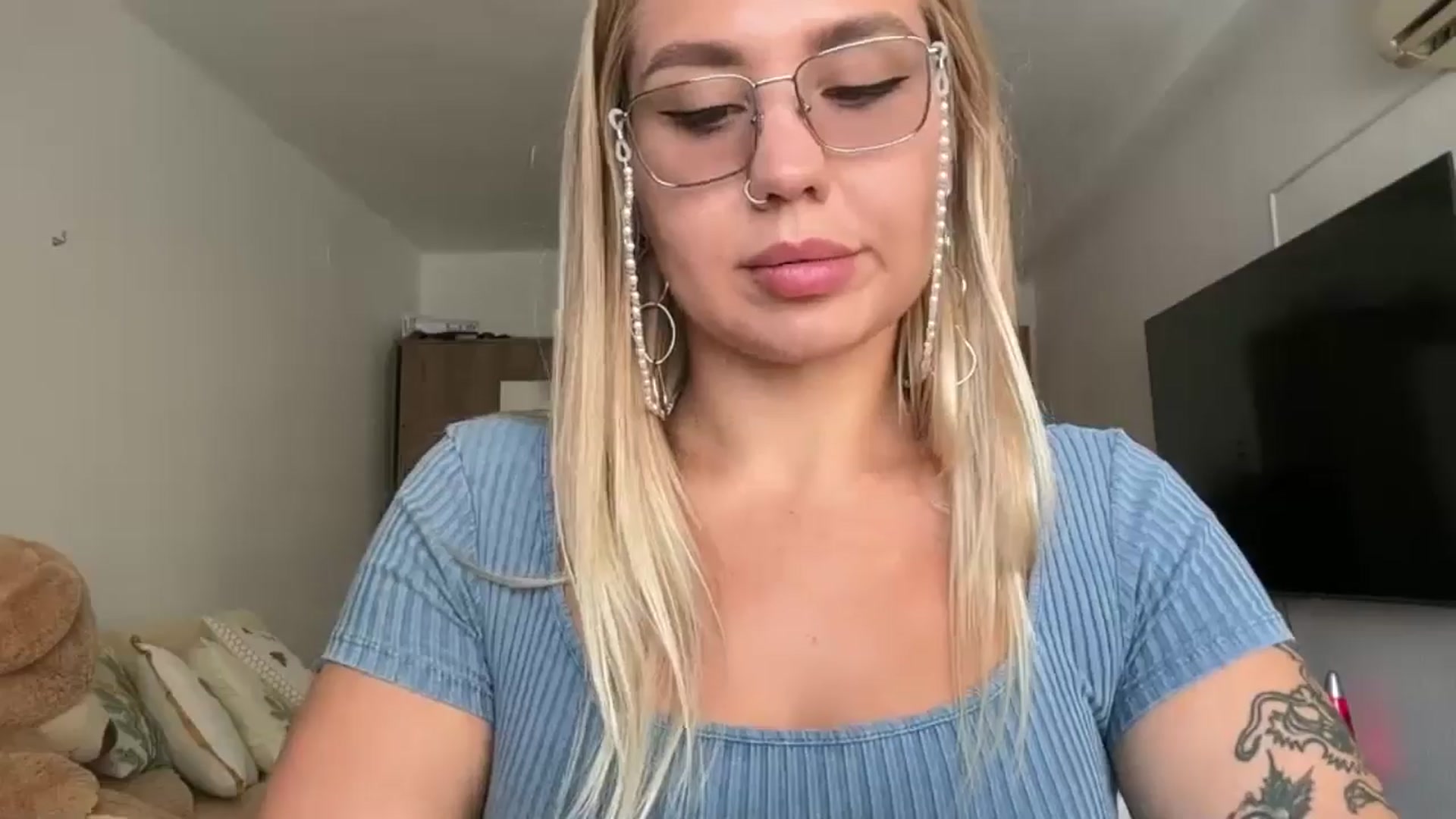 Gallery image thumbnail from Cervesa's myfreecams stream on, 07/18/2024, 14:21 image 18 of 20