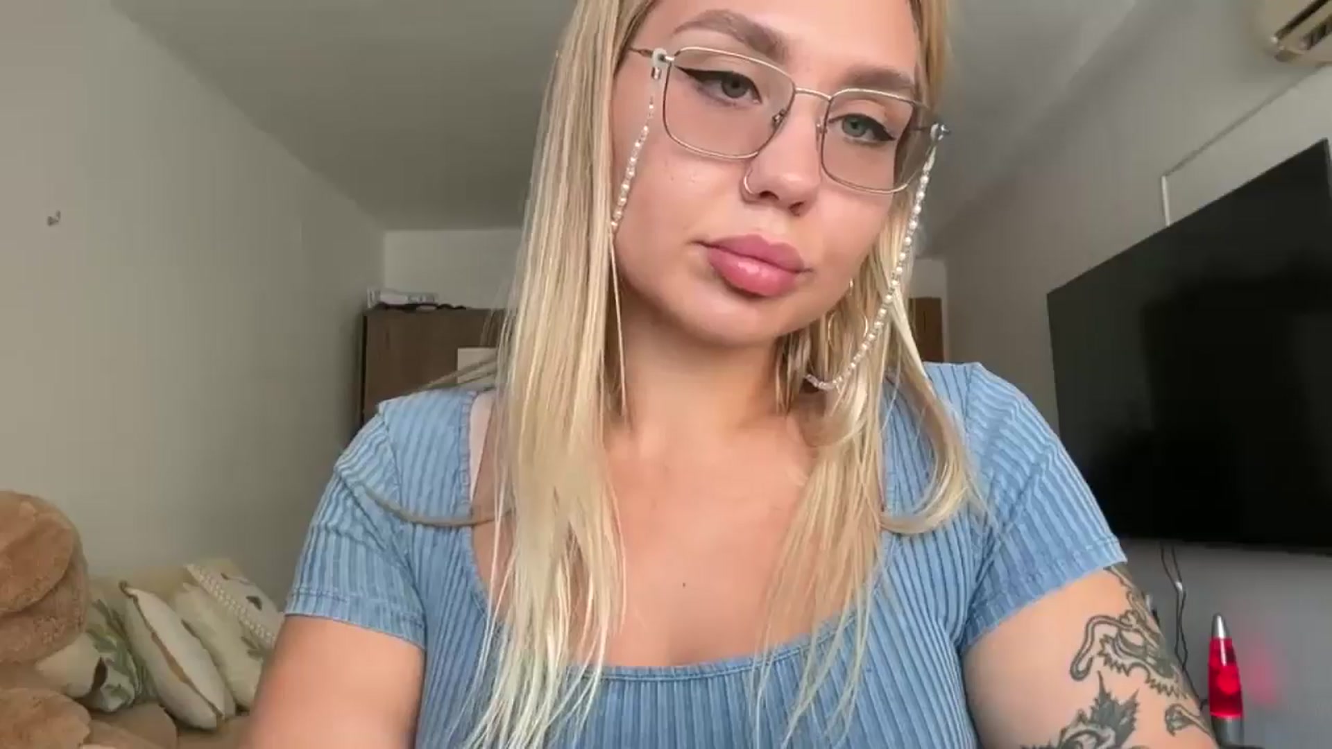 Gallery image thumbnail from Cervesa's myfreecams stream on, 07/18/2024, 14:21 image 17 of 20