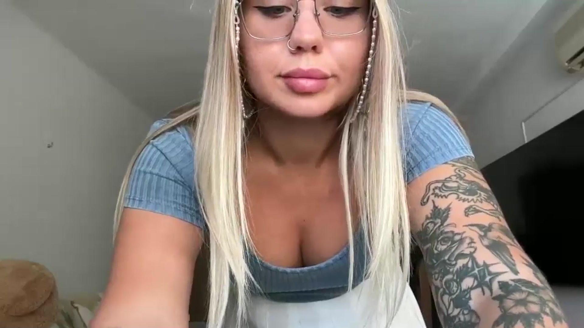 Gallery image thumbnail from Cervesa's myfreecams stream on, 07/18/2024, 14:21 image 12 of 20