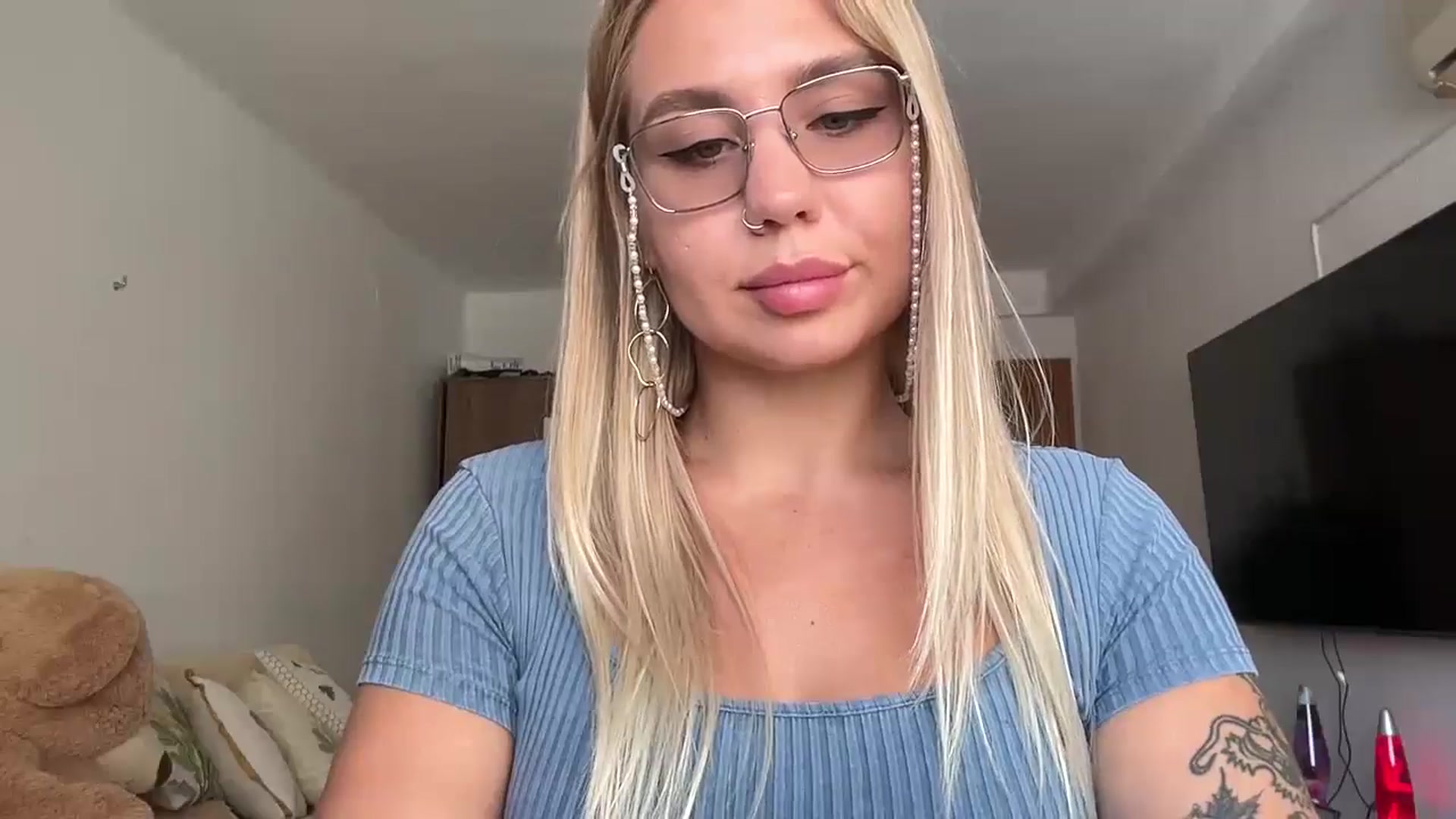 Gallery image thumbnail from Cervesa's myfreecams stream on, 07/18/2024, 14:21 image 3 of 20