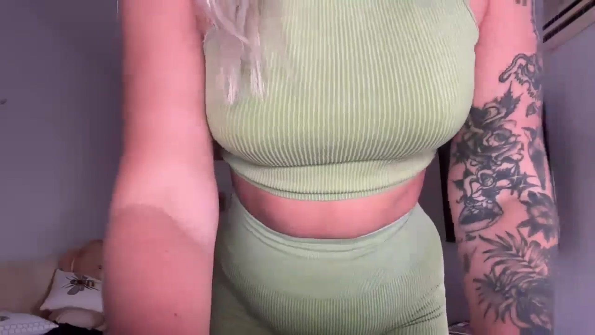 Gallery image thumbnail from Cervesa's myfreecams stream on, 08/01/2024, 15:14 image 18 of 20