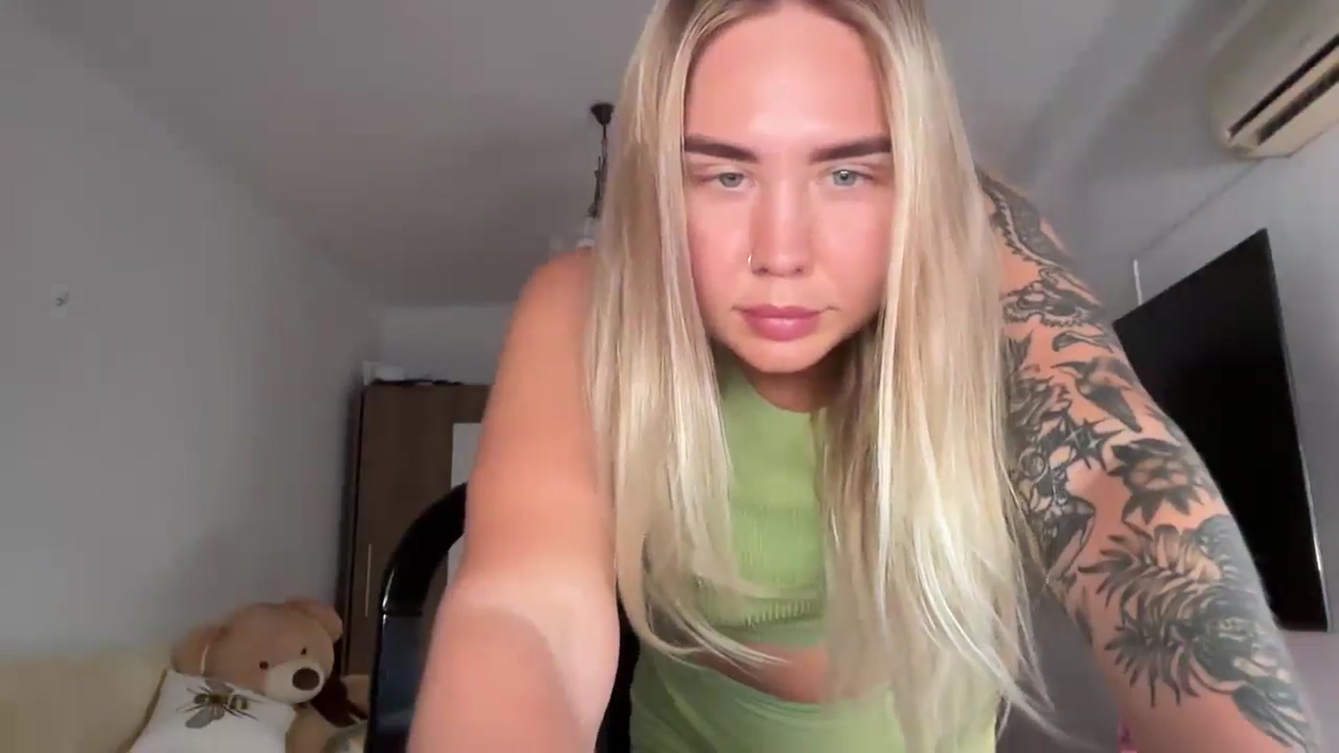 Gallery image thumbnail from Cervesa's myfreecams stream on, 08/01/2024, 15:38 image 17 of 20