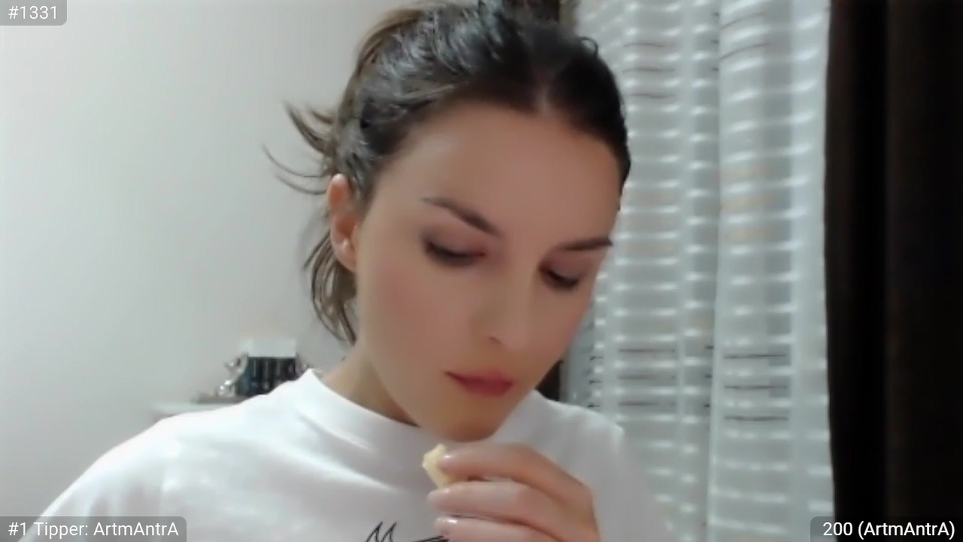 Gallery image thumbnail from ChantillyCake's myfreecams stream on, 08/12/2023, 22:46 image 11 of 20