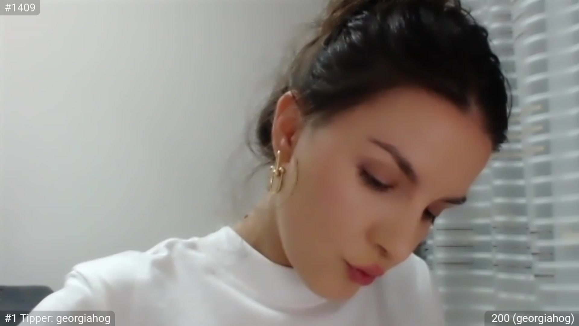 Gallery image thumbnail from ChantillyCake's myfreecams stream on, 08/17/2023, 22:54 image 9 of 20