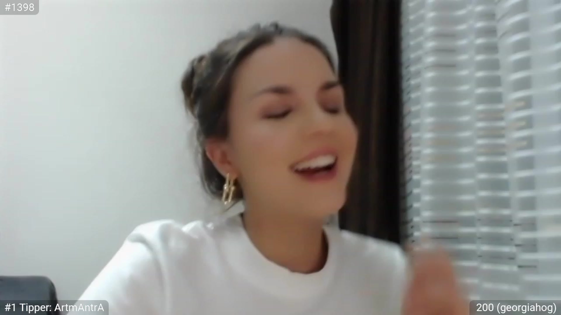 Gallery image thumbnail from ChantillyCake's myfreecams stream on, 08/17/2023, 23:07 image 12 of 20