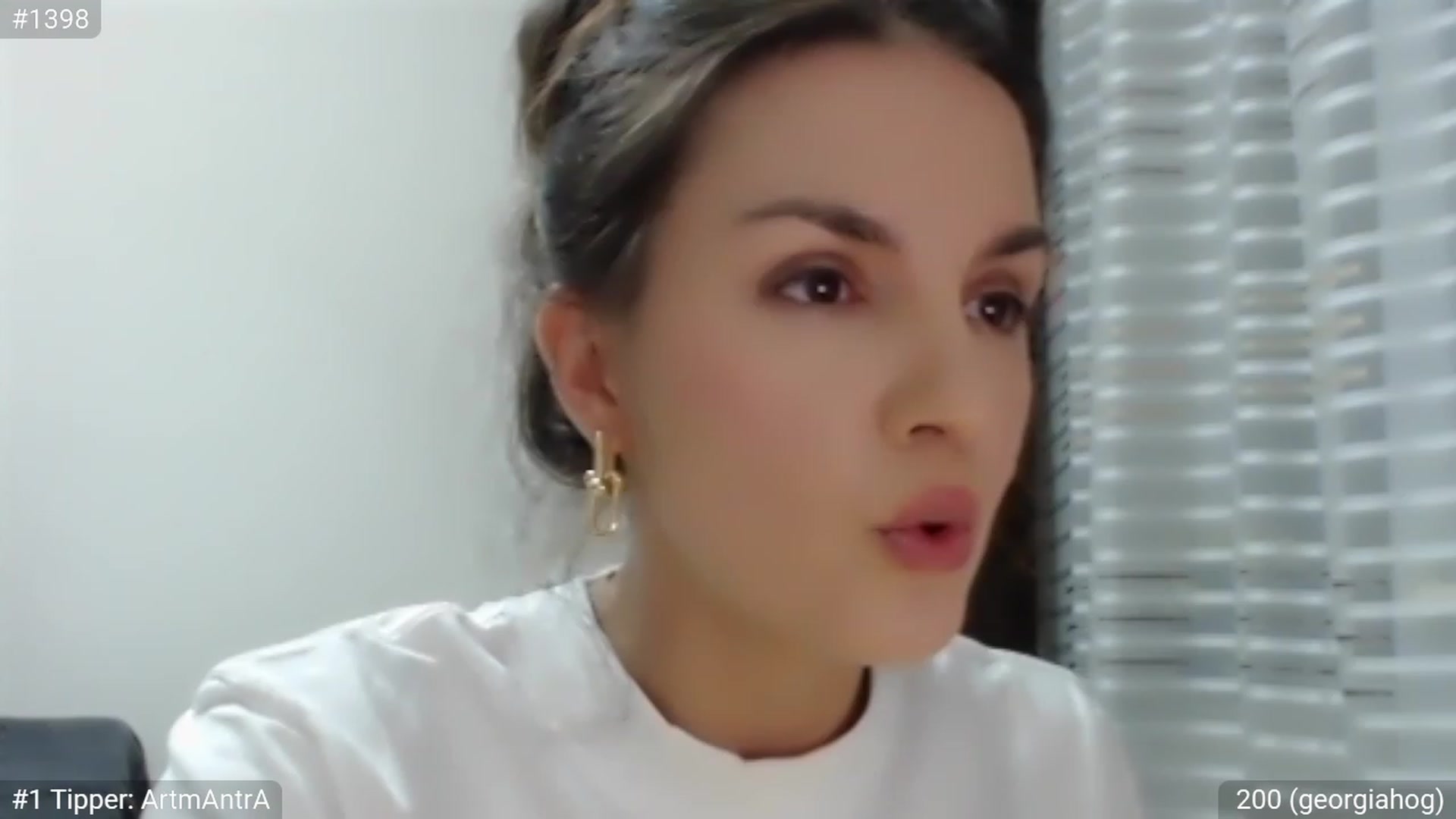 Gallery image thumbnail from ChantillyCake's myfreecams stream on, 08/17/2023, 23:07 image 6 of 20