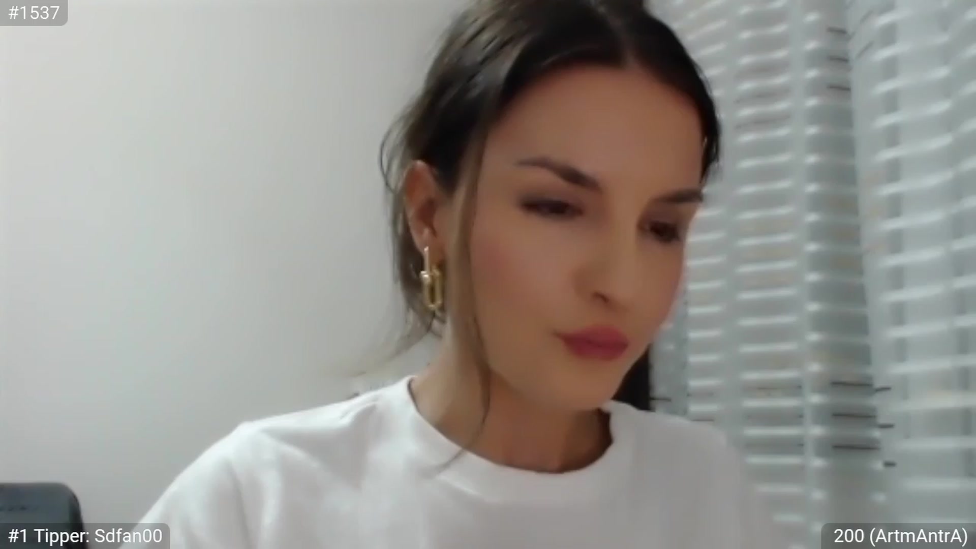 Gallery image thumbnail from ChantillyCake's myfreecams stream on, 08/19/2023, 23:57 image 8 of 20