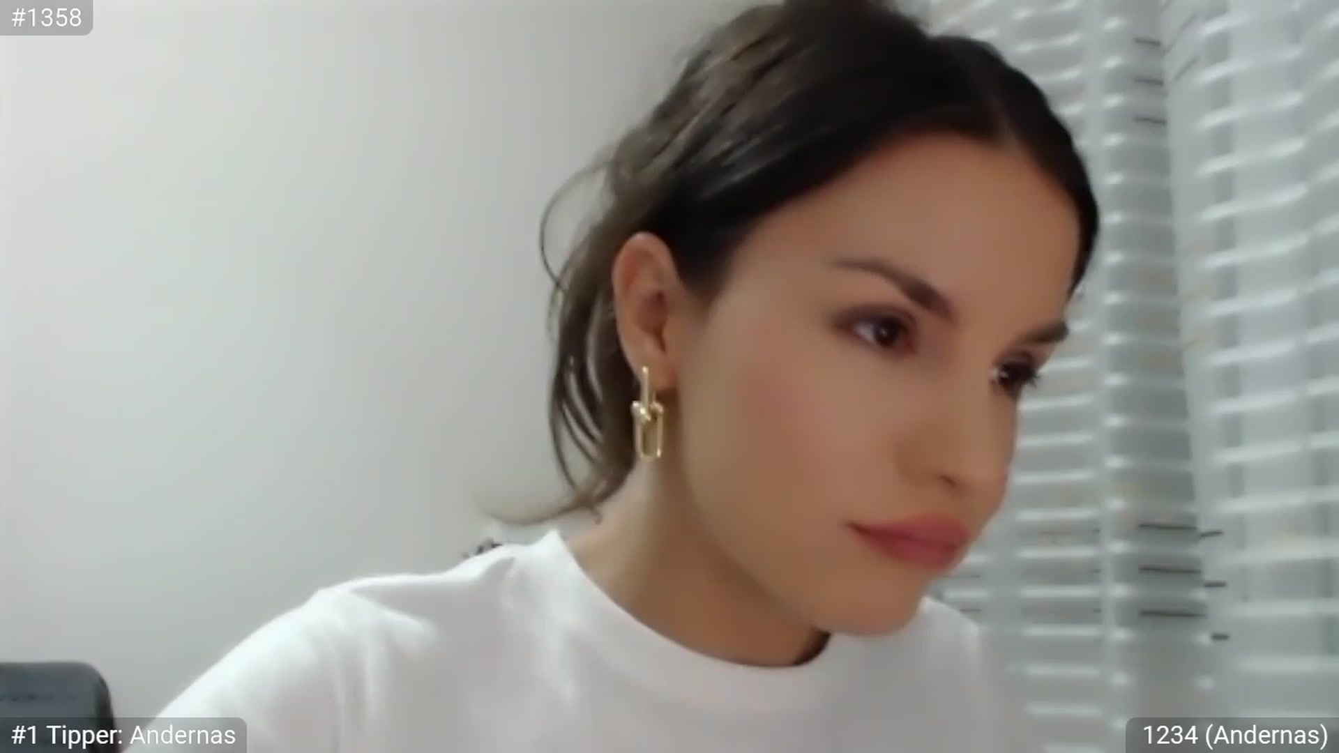 Gallery image thumbnail from ChantillyCake's myfreecams stream on, 08/19/2023, 23:57 image 16 of 20