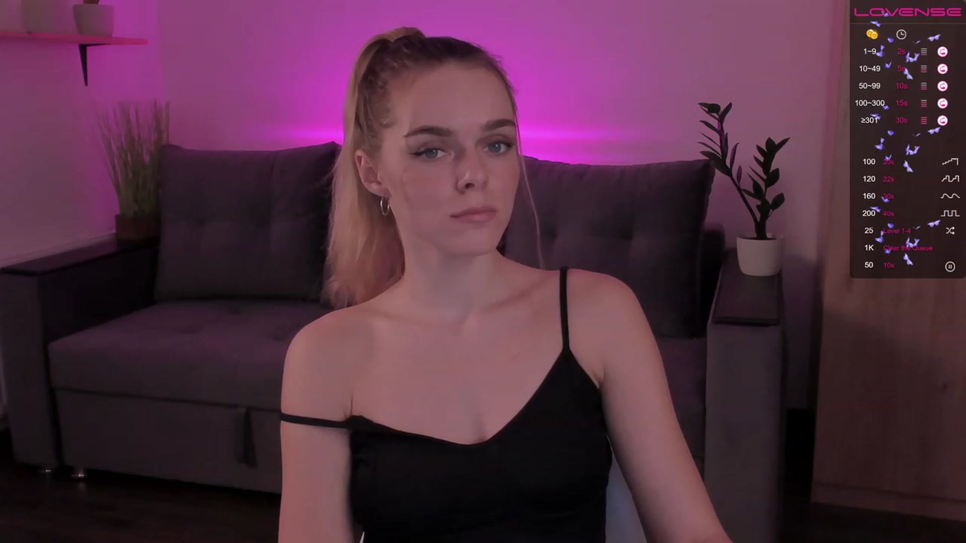 Gallery image thumbnail from CharliXSweet's myfreecams stream on, 12/26/2022, 15:12 image 6 of 20