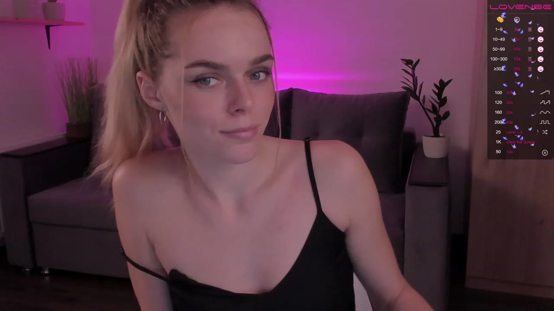 Gallery image thumbnail from CharliXSweet's myfreecams stream on, 12/26/2022, 15:12 image 8 of 20