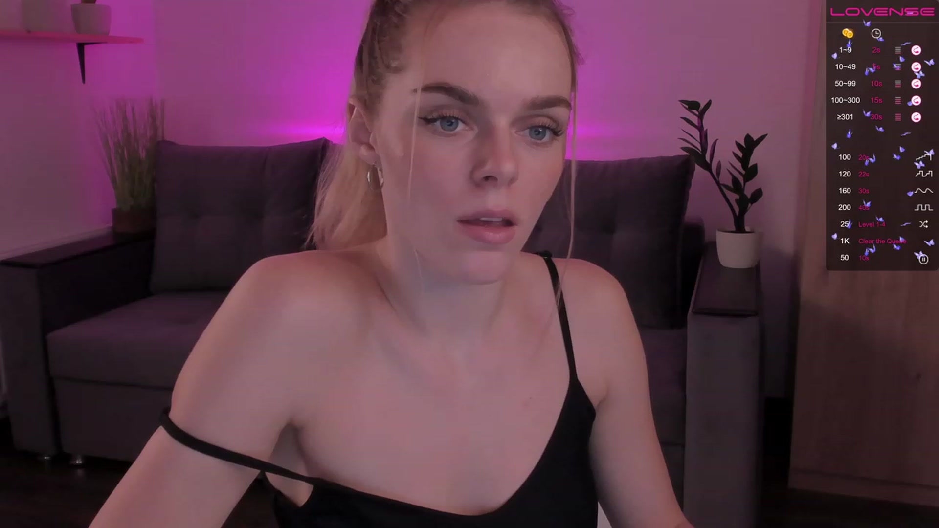 Gallery image thumbnail from CharliXSweet's myfreecams stream on, 12/26/2022, 15:12 image 9 of 20