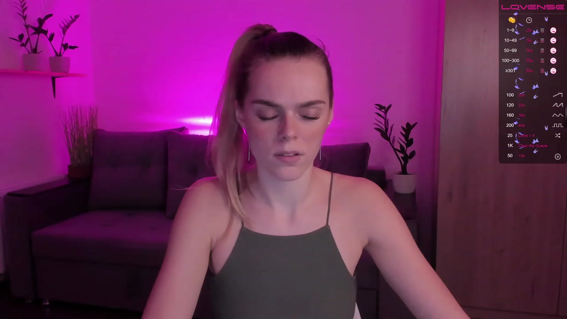 Gallery image thumbnail from CharliXSweet's myfreecams stream on, 01/16/2023, 17:40 image 12 of 20