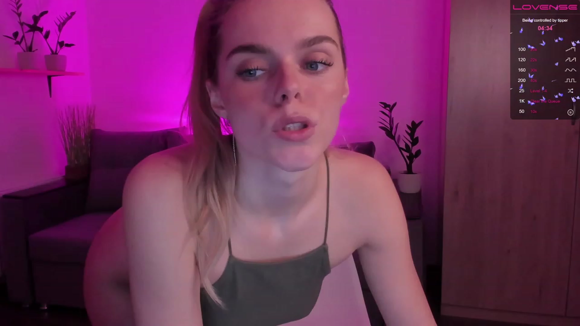 Gallery image thumbnail from CharliXSweet's myfreecams stream on, 01/16/2023, 17:40 image 1 of 20