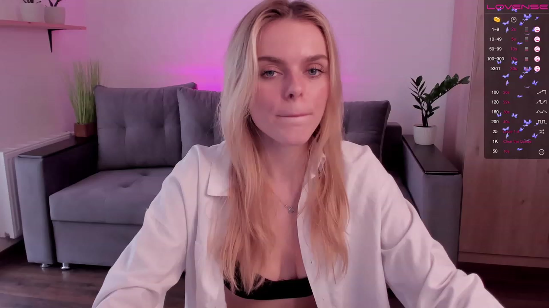 Gallery image thumbnail from CharliXSweet's myfreecams stream on, 04/16/2023, 13:18 image 10 of 20