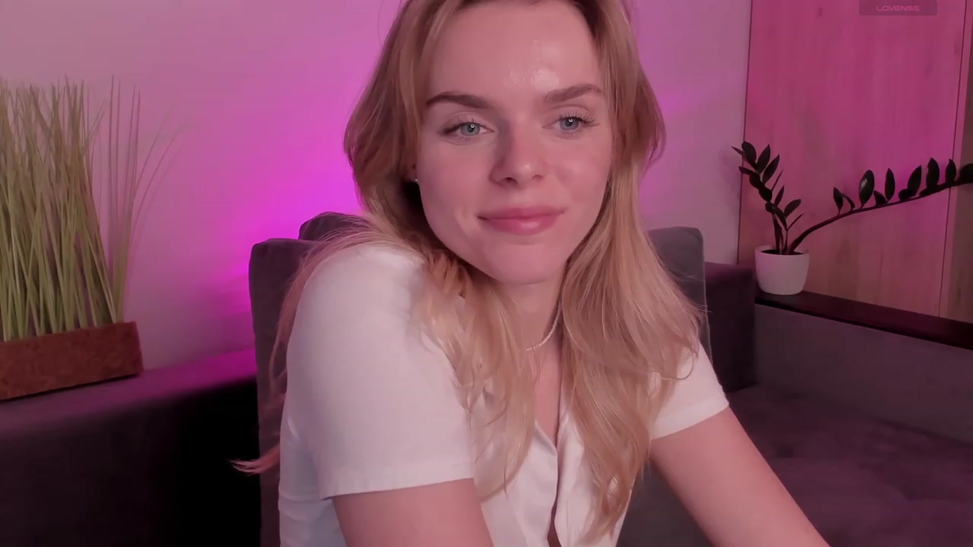 Gallery image thumbnail from CharliXSweet's myfreecams stream on, 01/21/2024, 13:08 image 6 of 20