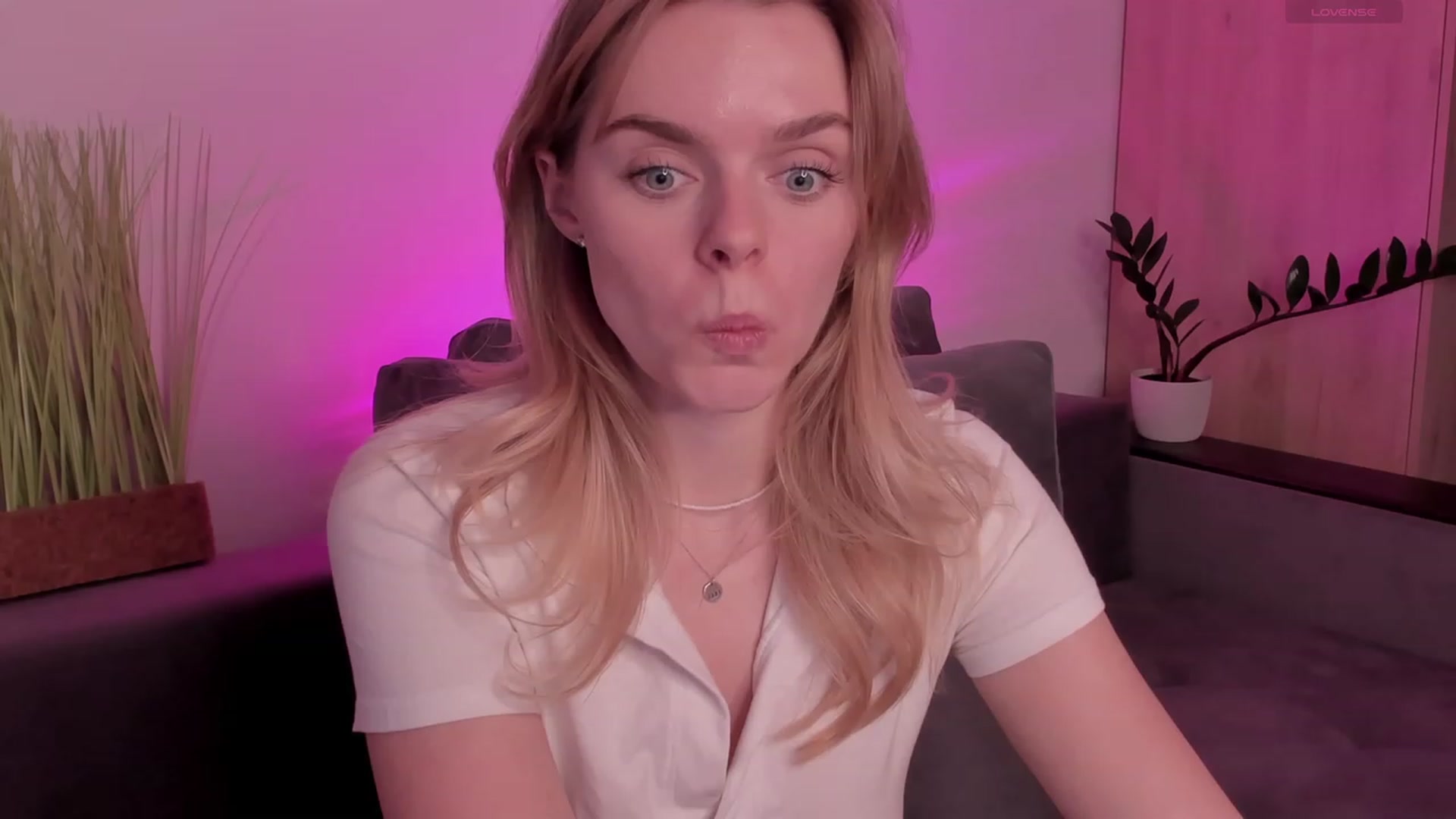 Gallery image thumbnail from CharliXSweet's myfreecams stream on, 01/21/2024, 13:08 image 8 of 20