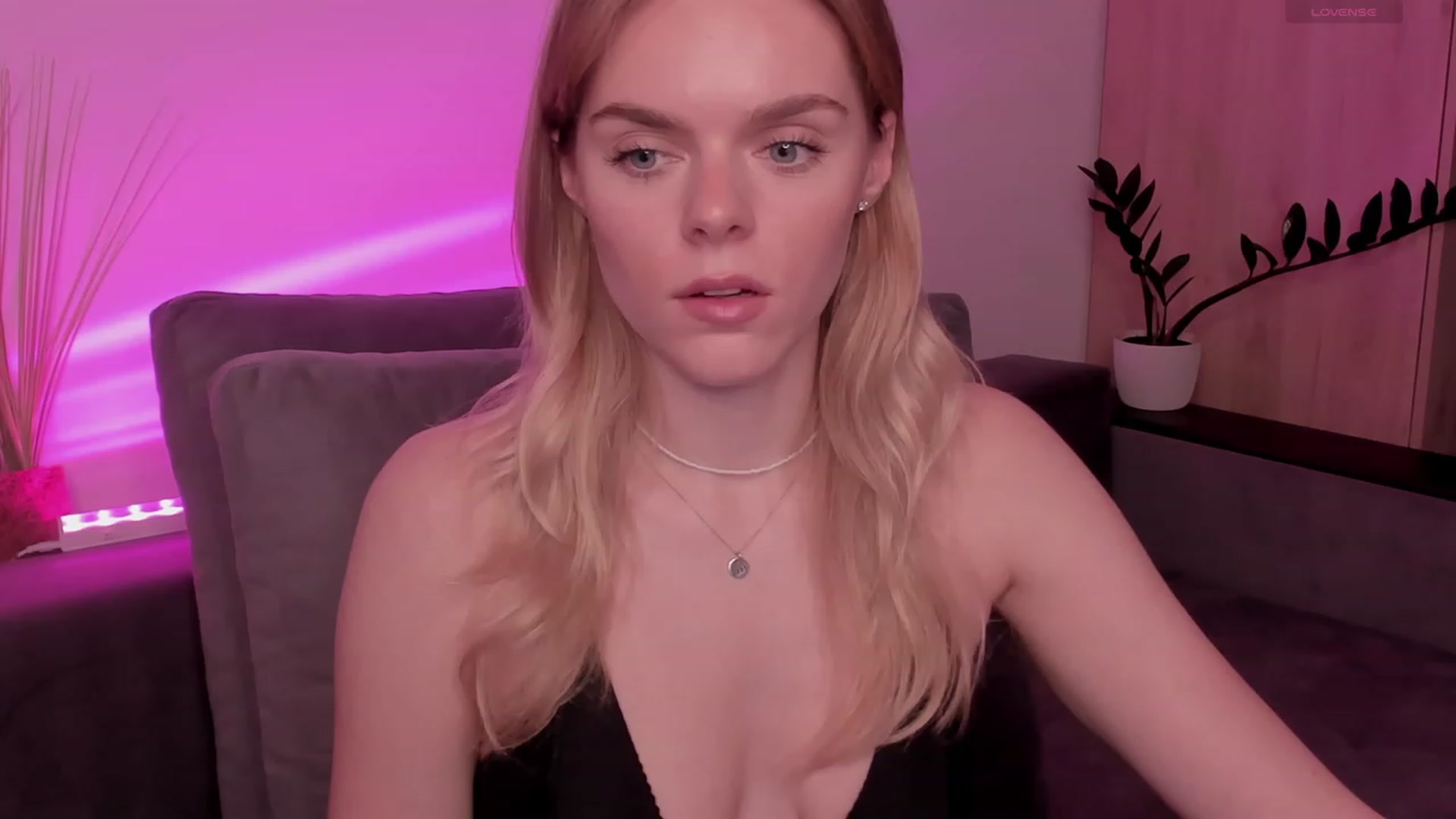 Gallery image thumbnail from CharliXSweet's myfreecams stream on, 01/27/2024, 13:55 image 3 of 20