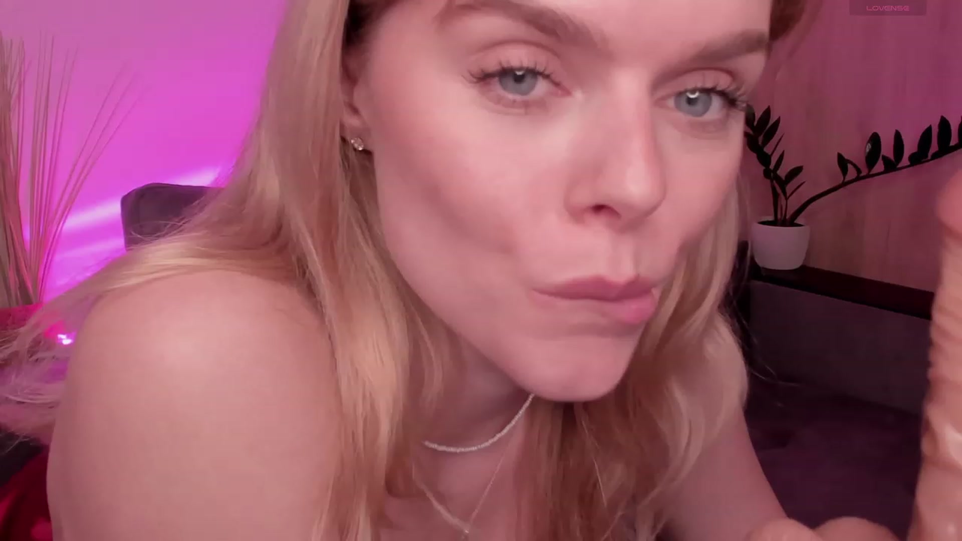 Gallery image thumbnail from CharliXSweet's myfreecams stream on, 01/27/2024, 13:55 image 14 of 20