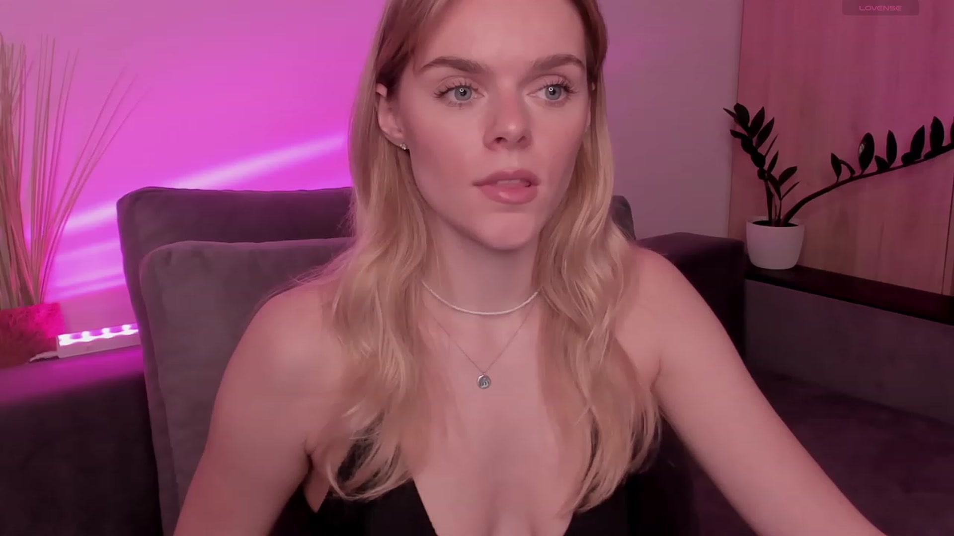Gallery image thumbnail from CharliXSweet's myfreecams stream on, 01/27/2024, 13:55 image 8 of 20