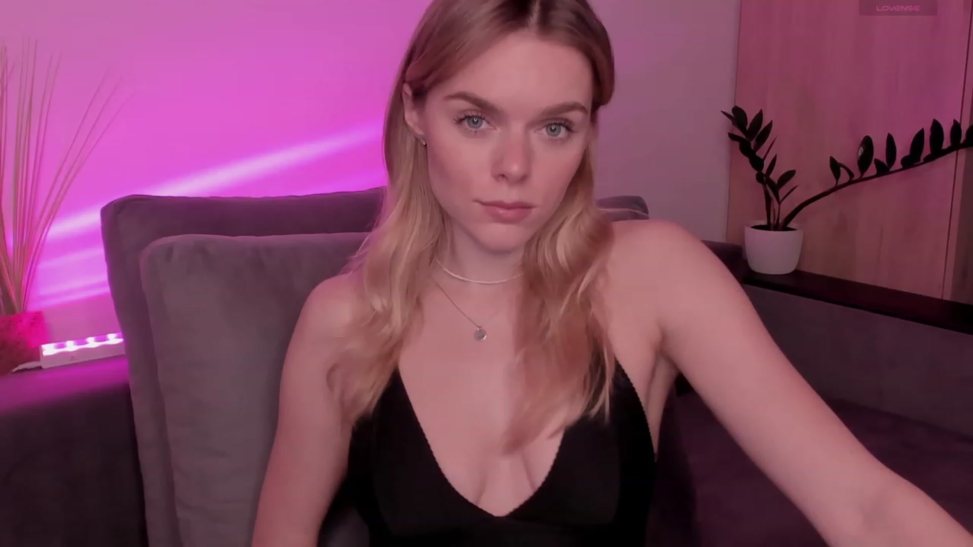 Gallery image thumbnail from CharliXSweet's myfreecams stream on, 01/27/2024, 13:55 image 1 of 20