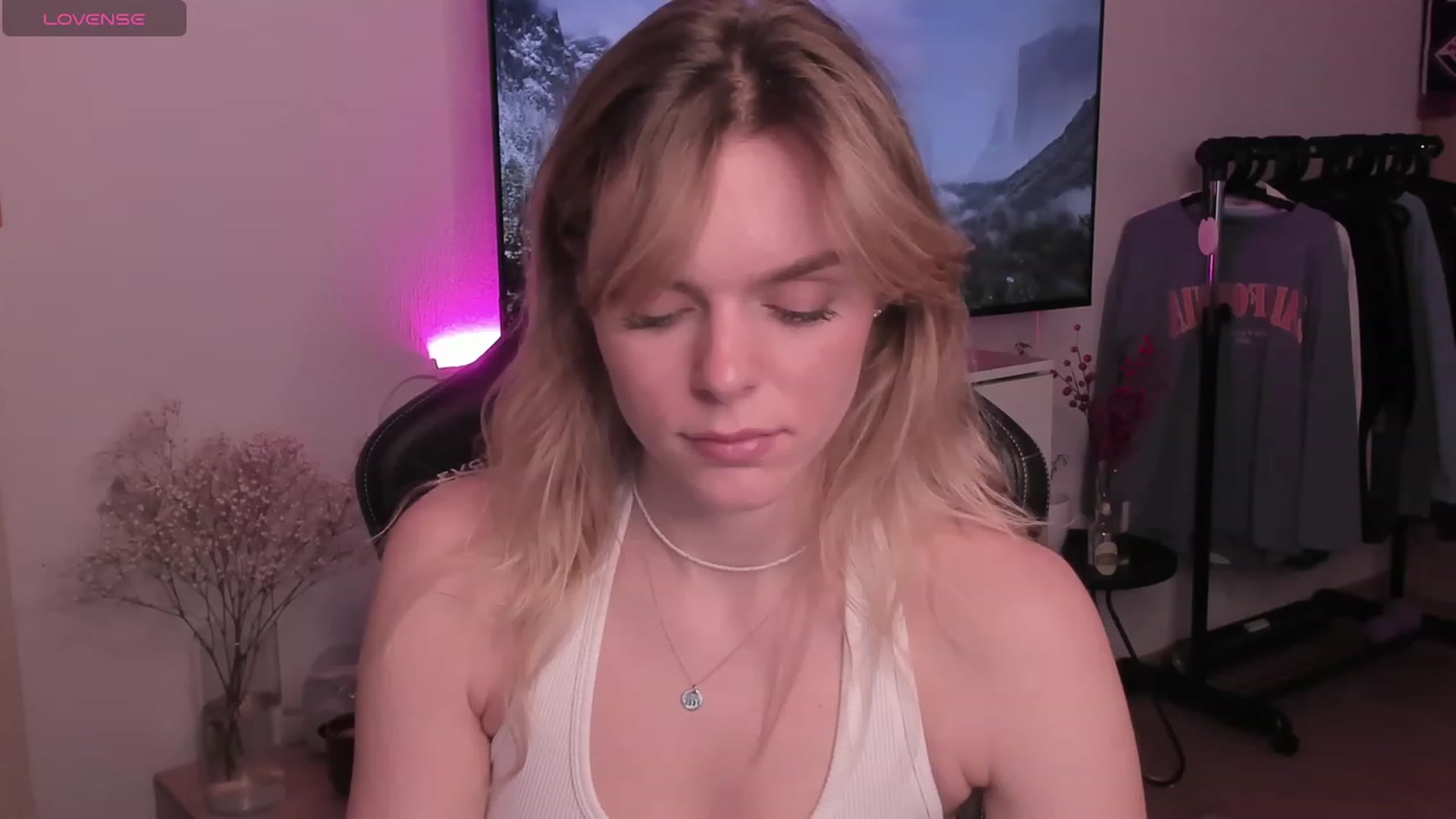 Gallery image thumbnail from CharliXSweet's myfreecams stream on, 02/11/2024, 12:33 image 10 of 20