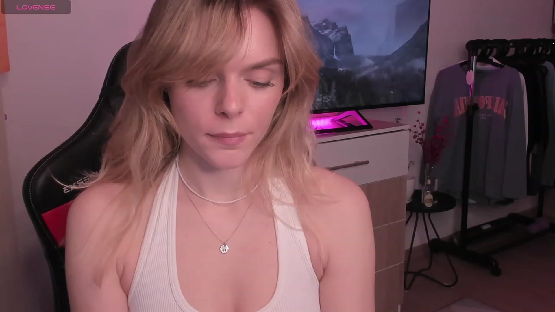 Gallery image thumbnail from CharliXSweet's myfreecams stream on, 02/11/2024, 12:33 image 1 of 20