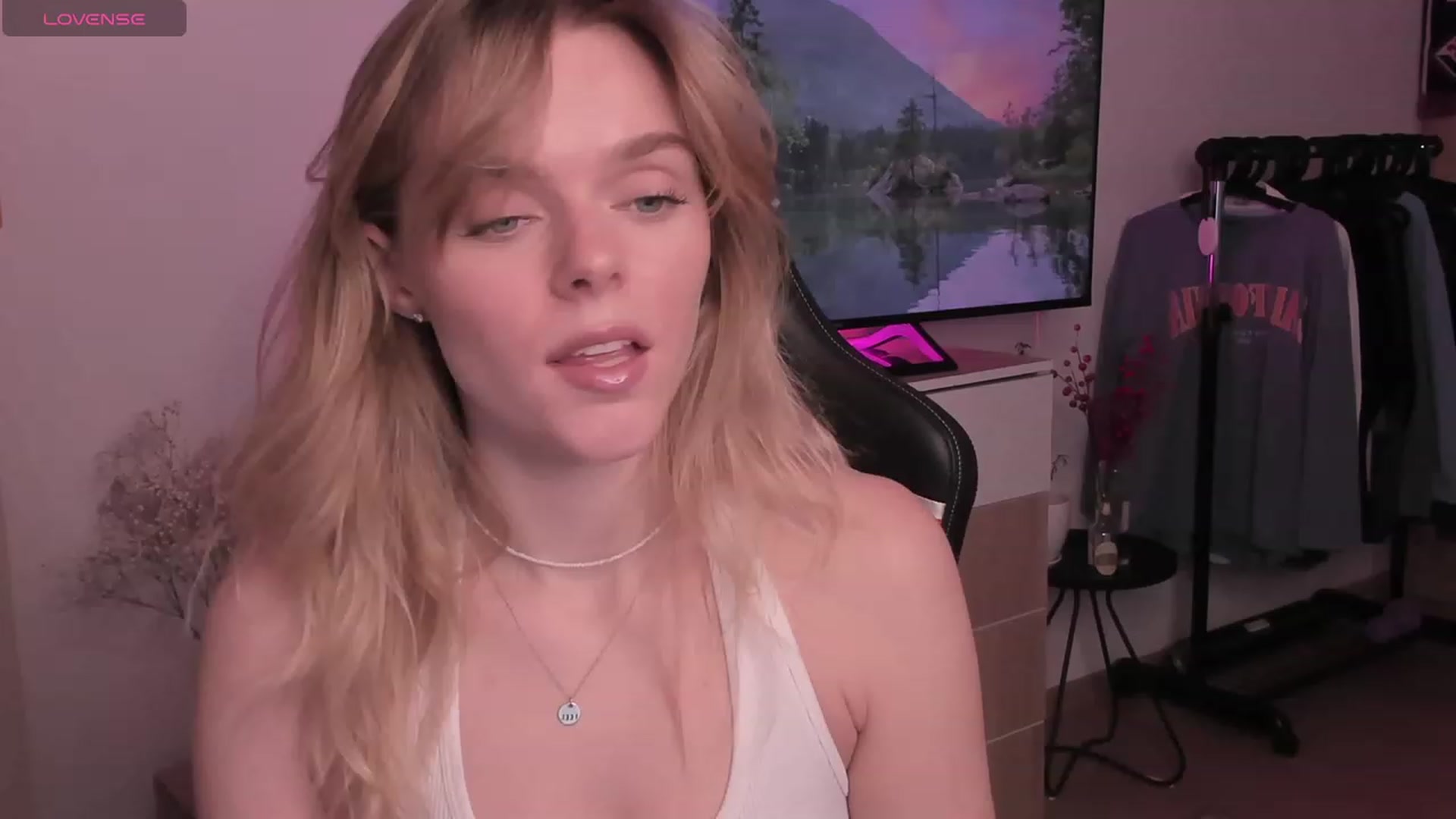 Gallery image thumbnail from CharliXSweet's myfreecams stream on, 02/11/2024, 12:33 image 9 of 20