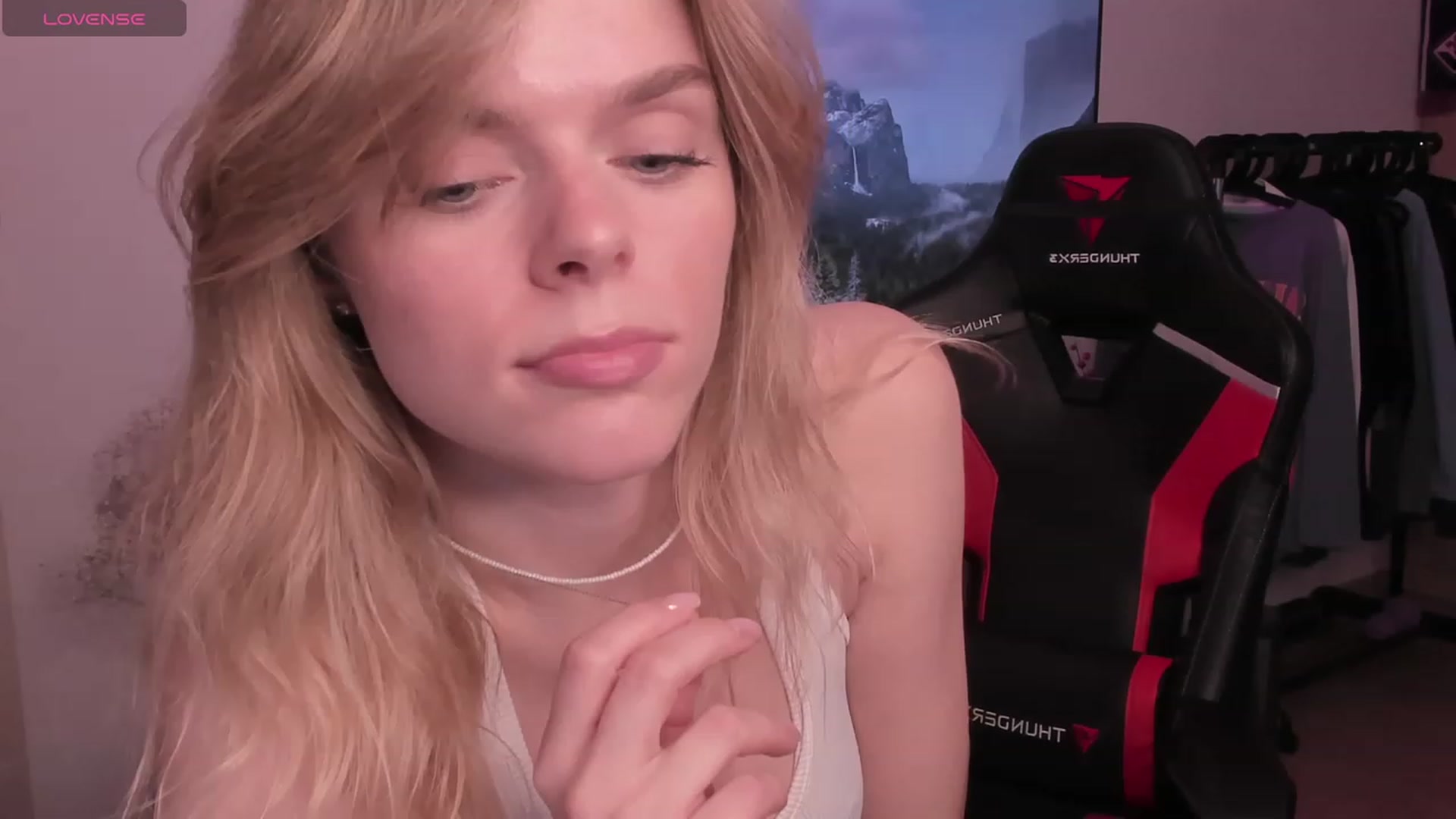 Gallery image thumbnail from CharliXSweet's myfreecams stream on, 02/11/2024, 12:33 image 12 of 20