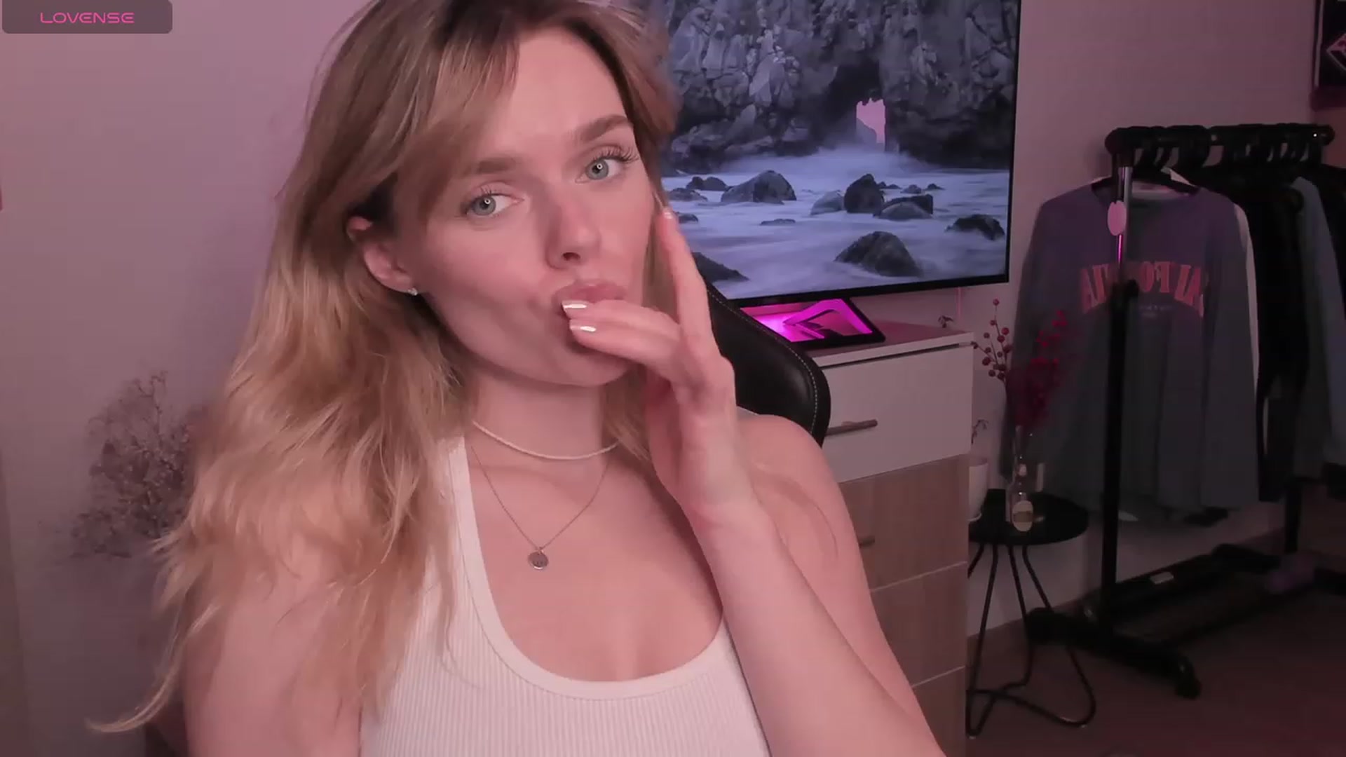 Gallery image thumbnail from CharliXSweet's myfreecams stream on, 02/11/2024, 12:33 image 13 of 20