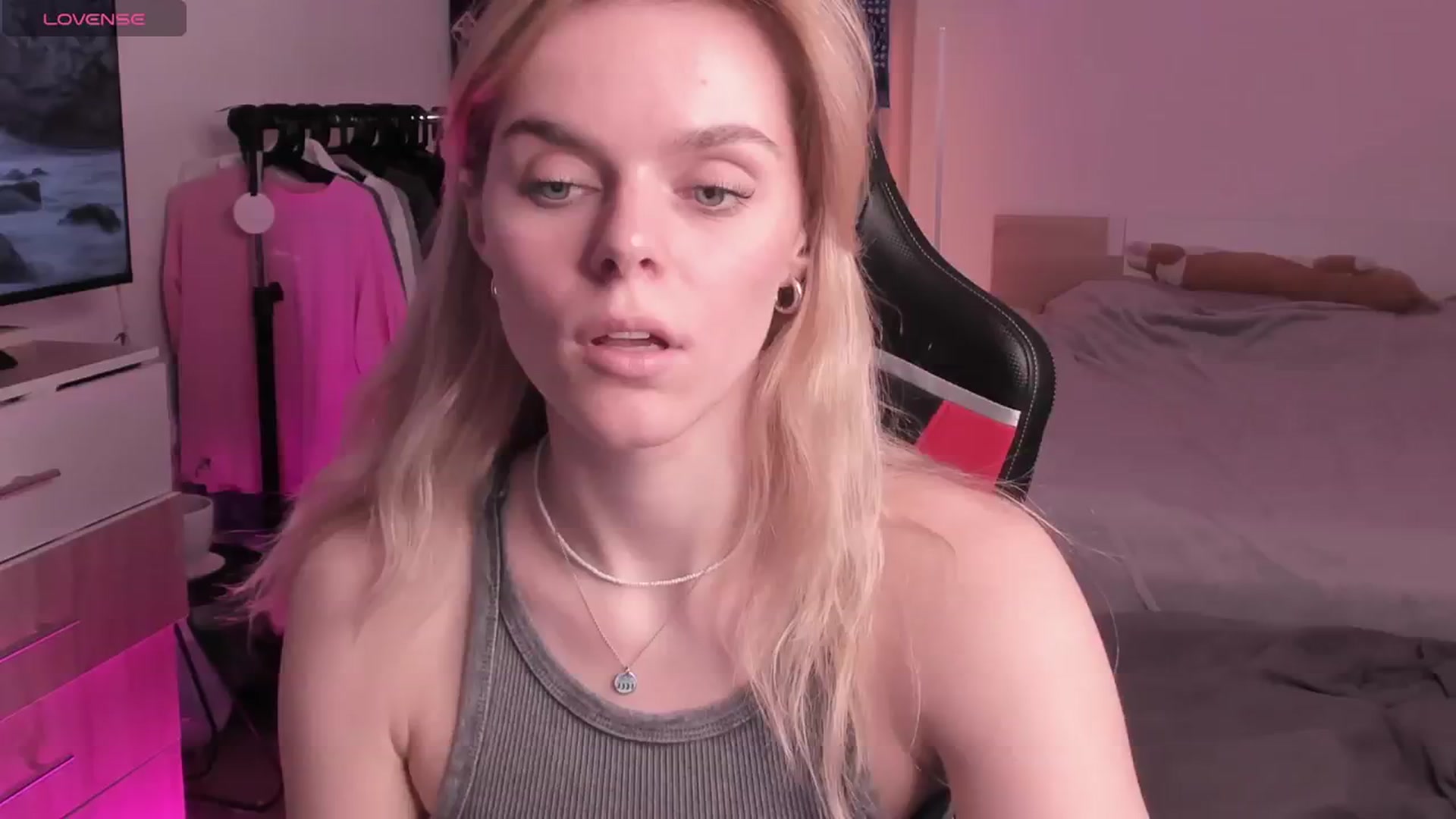 Gallery image thumbnail from CharliXSweet's myfreecams stream on, 03/21/2024, 13:14 image 17 of 20