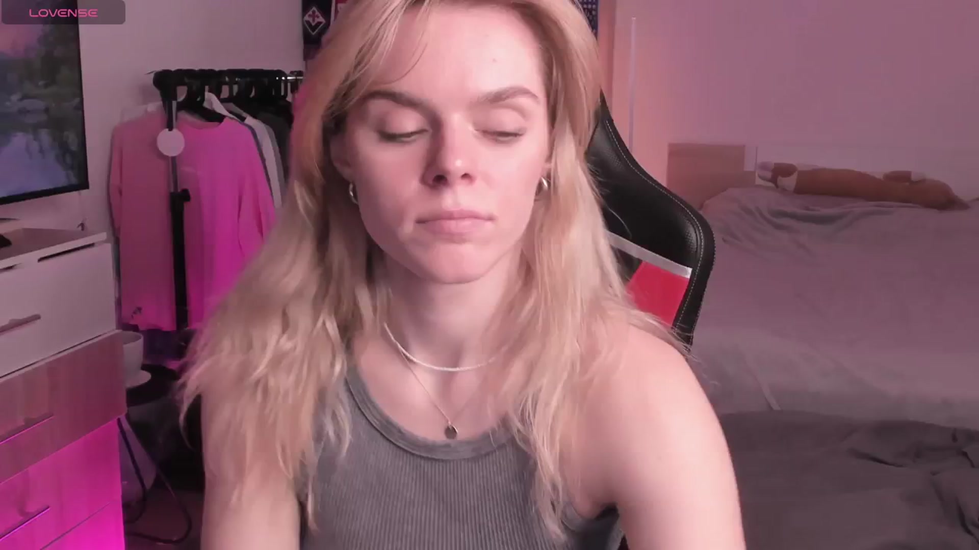 Gallery image thumbnail from CharliXSweet's myfreecams stream on, 03/21/2024, 13:14 image 19 of 20