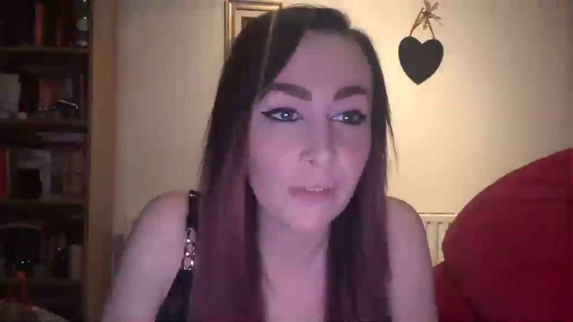 Gallery image thumbnail from CharlieAnne's myfreecams stream on, 03/29/2023, 19:40 image 3 of 20