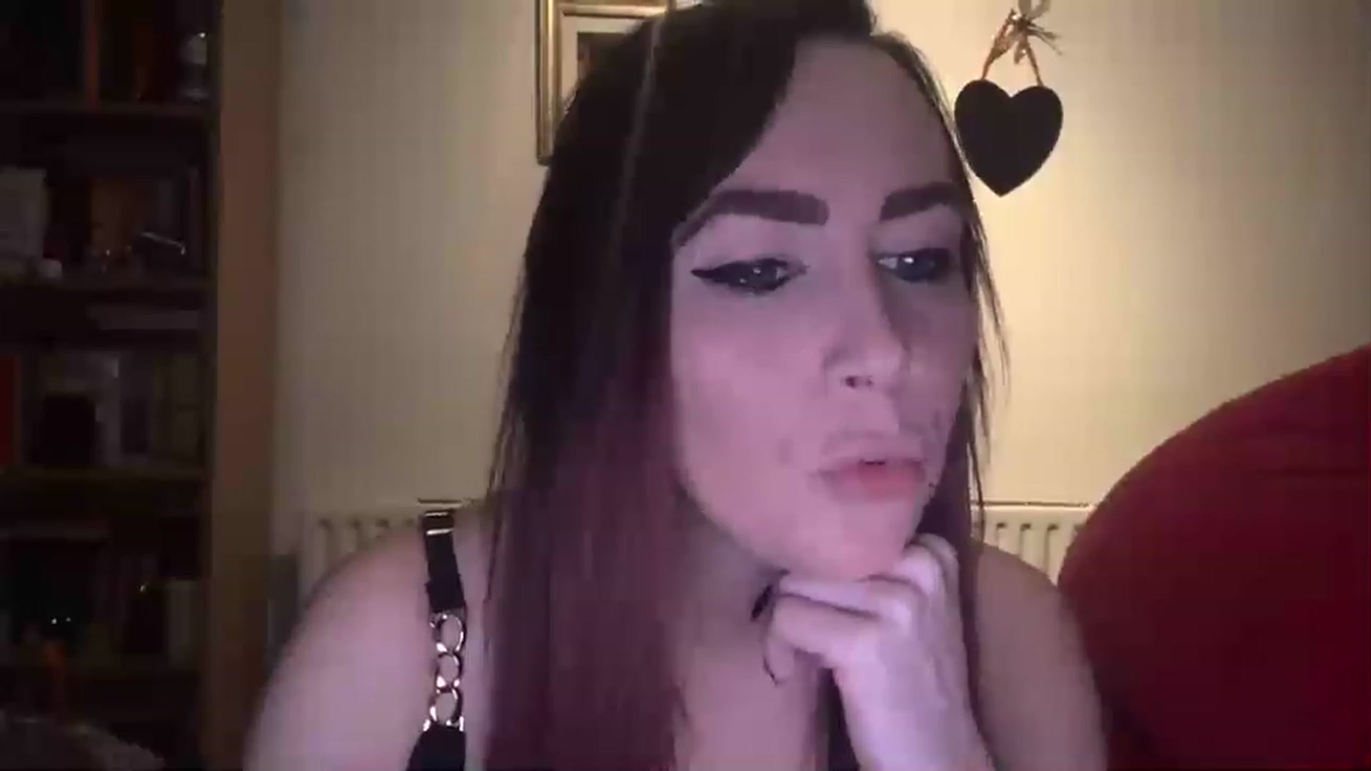 Gallery image thumbnail from CharlieAnne's myfreecams stream on, 03/29/2023, 19:40 image 2 of 20
