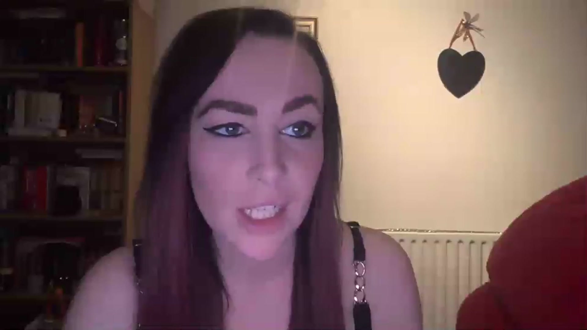 Gallery image thumbnail from CharlieAnne's myfreecams stream on, 03/29/2023, 19:40 image 16 of 20