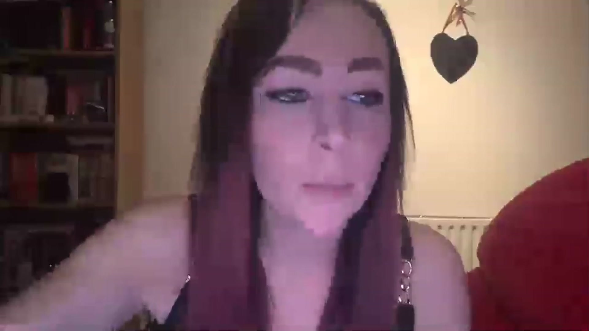 Gallery image thumbnail from CharlieAnne's myfreecams stream on, 03/29/2023, 19:40 image 6 of 20