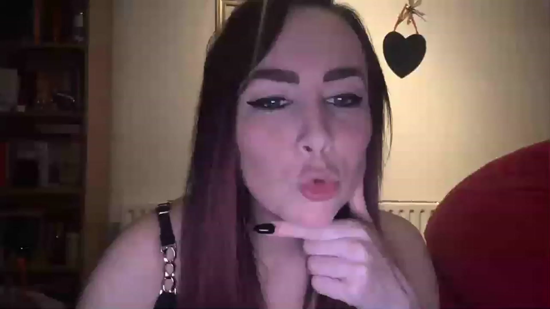 Gallery image thumbnail from CharlieAnne's myfreecams stream on, 03/29/2023, 19:40 image 1 of 20