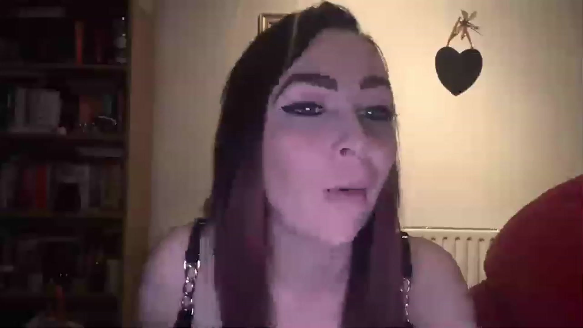 Gallery image thumbnail from CharlieAnne's myfreecams stream on, 03/29/2023, 20:21 image 16 of 20