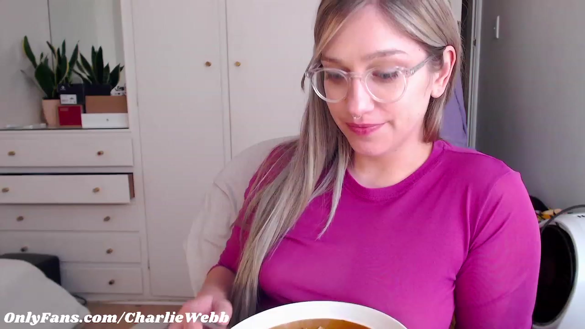 Gallery image thumbnail from CharlieWebb's myfreecams stream on, 03/01/2023, 10:20 image 8 of 20