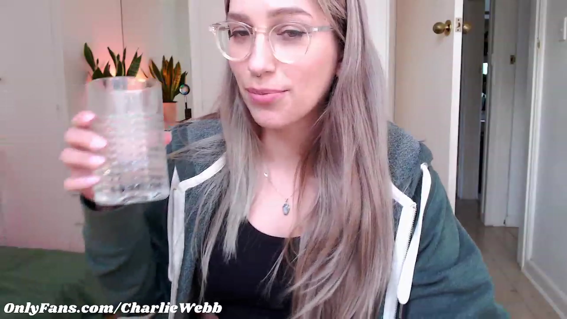 Gallery image thumbnail from CharlieWebb's myfreecams stream on, 05/02/2023, 06:25 image 19 of 20