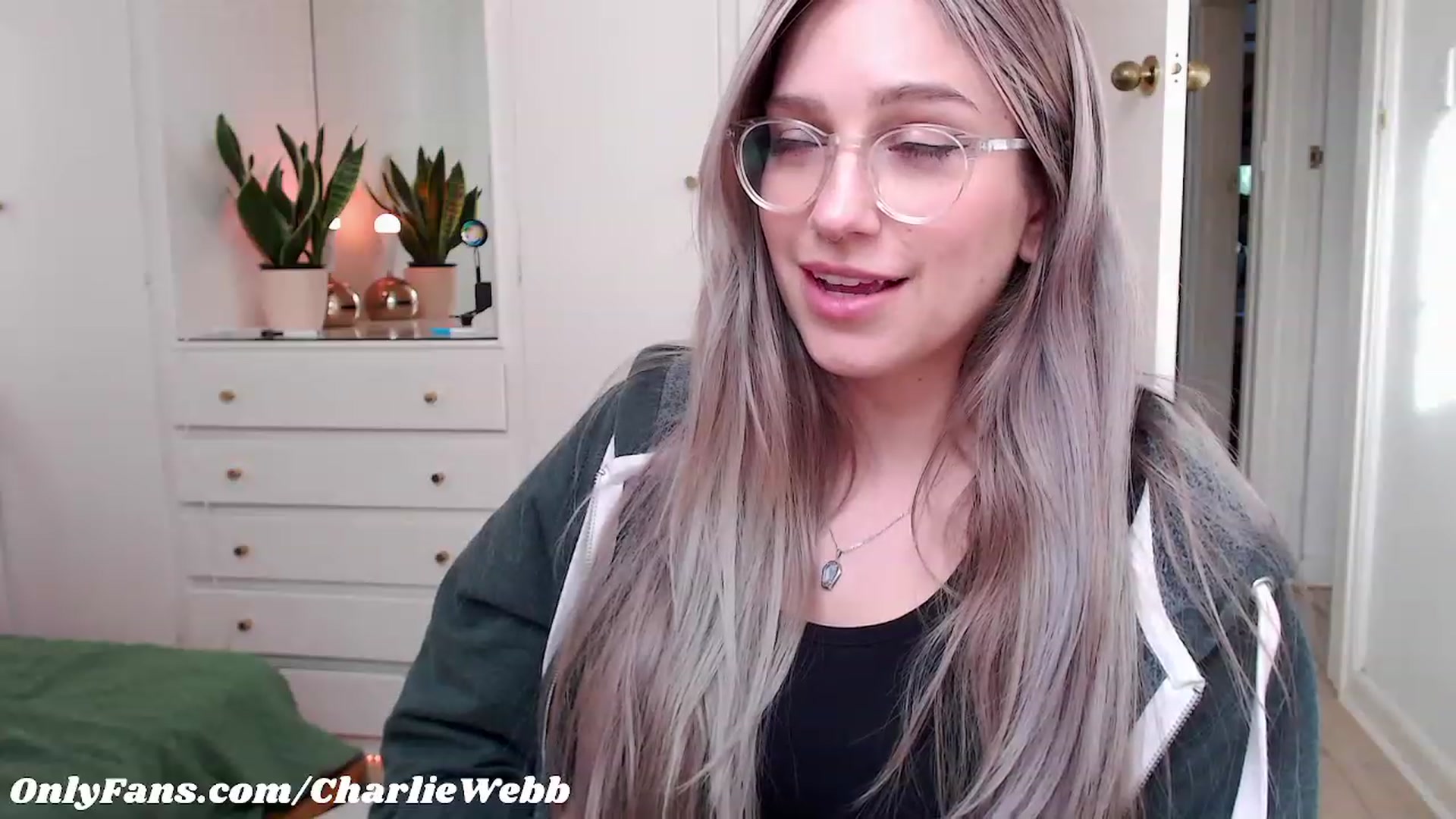 Gallery image thumbnail from CharlieWebb's myfreecams stream on, 05/02/2023, 06:25 image 15 of 20