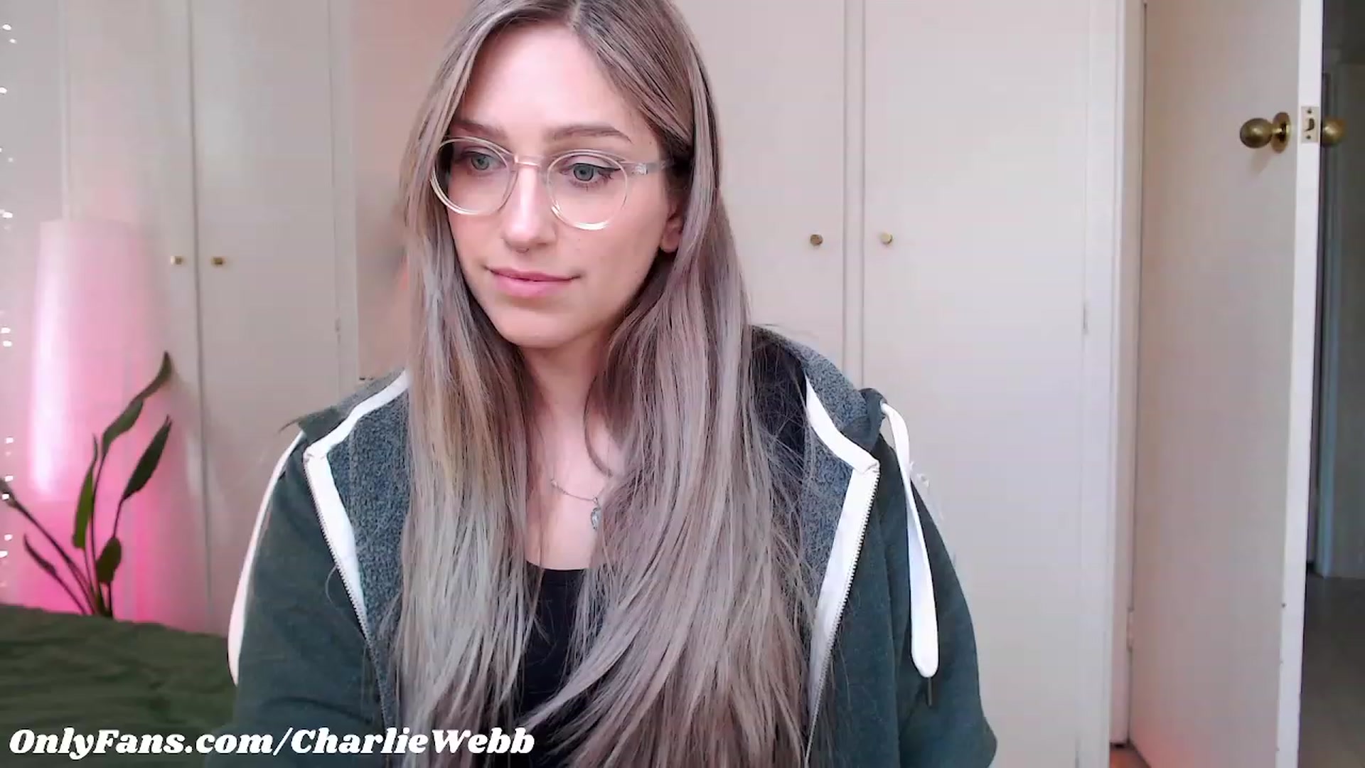 Gallery image thumbnail from CharlieWebb's myfreecams stream on, 05/02/2023, 06:25 image 8 of 20