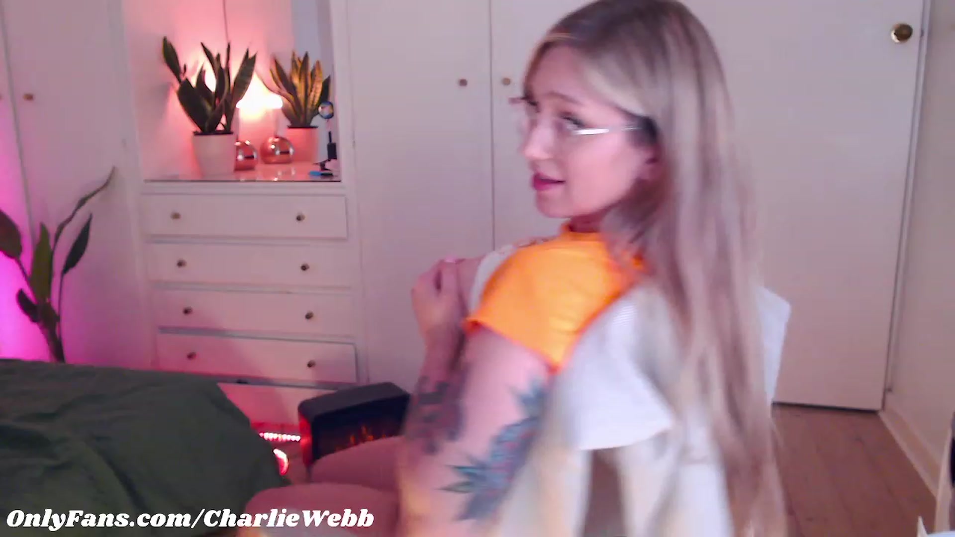 Gallery image thumbnail from CharlieWebb's myfreecams stream on, 05/10/2023, 08:37 image 16 of 20