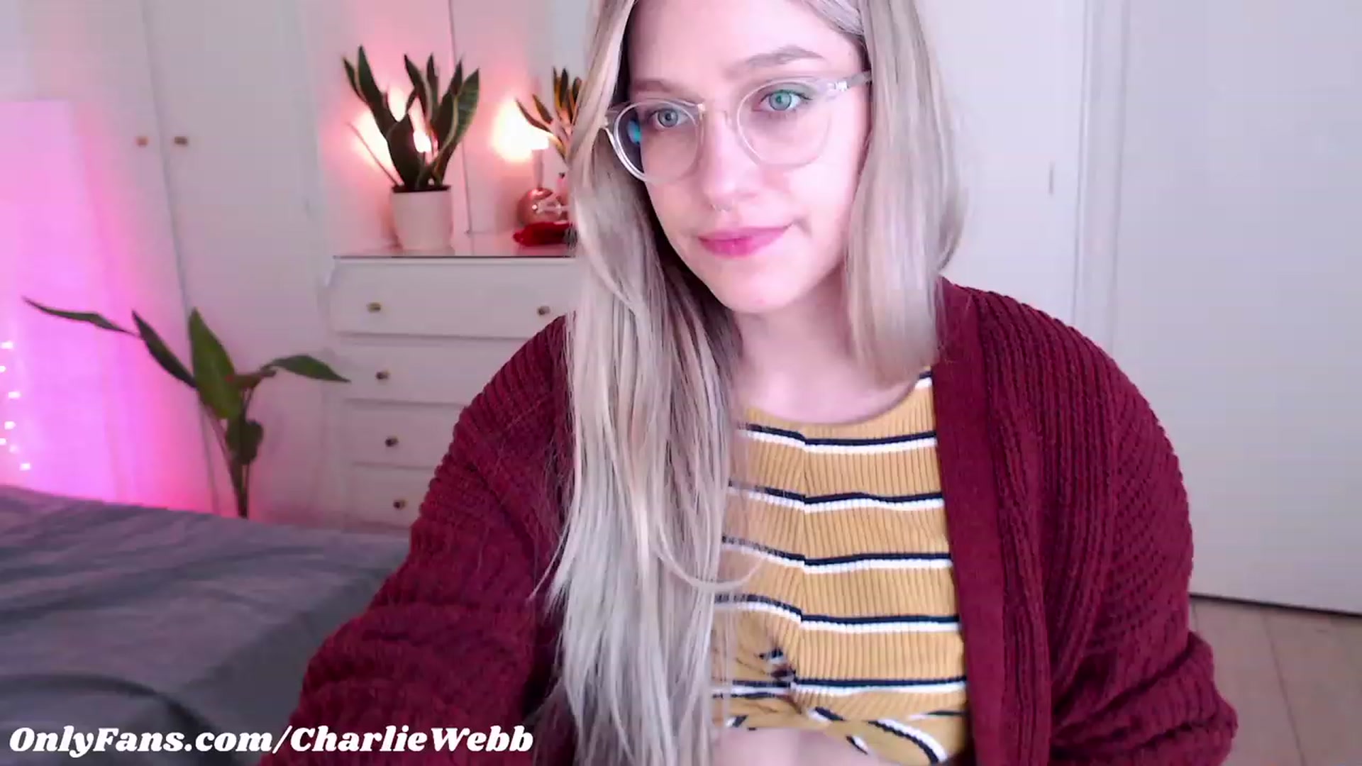 Gallery image thumbnail from CharlieWebb's myfreecams stream on, 05/25/2023, 08:20 image 2 of 20