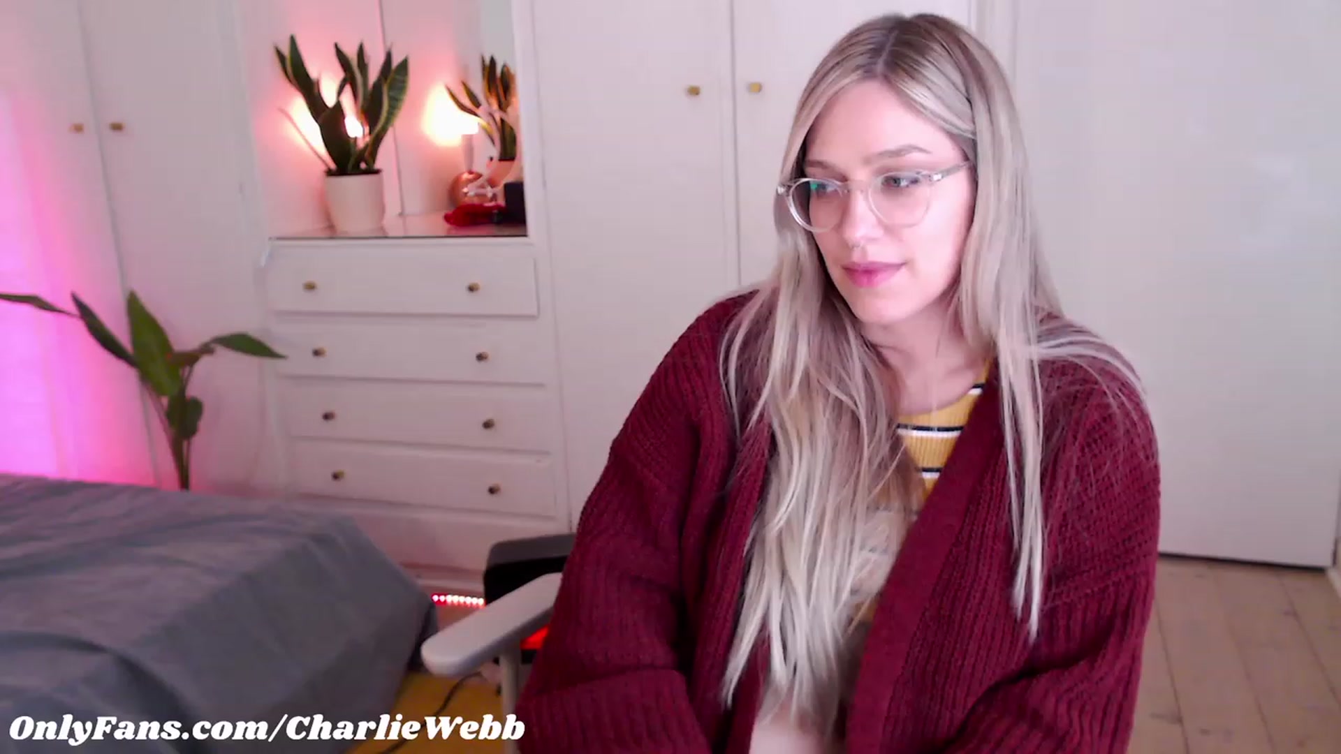 Gallery image thumbnail from CharlieWebb's myfreecams stream on, 05/25/2023, 08:20 image 13 of 20
