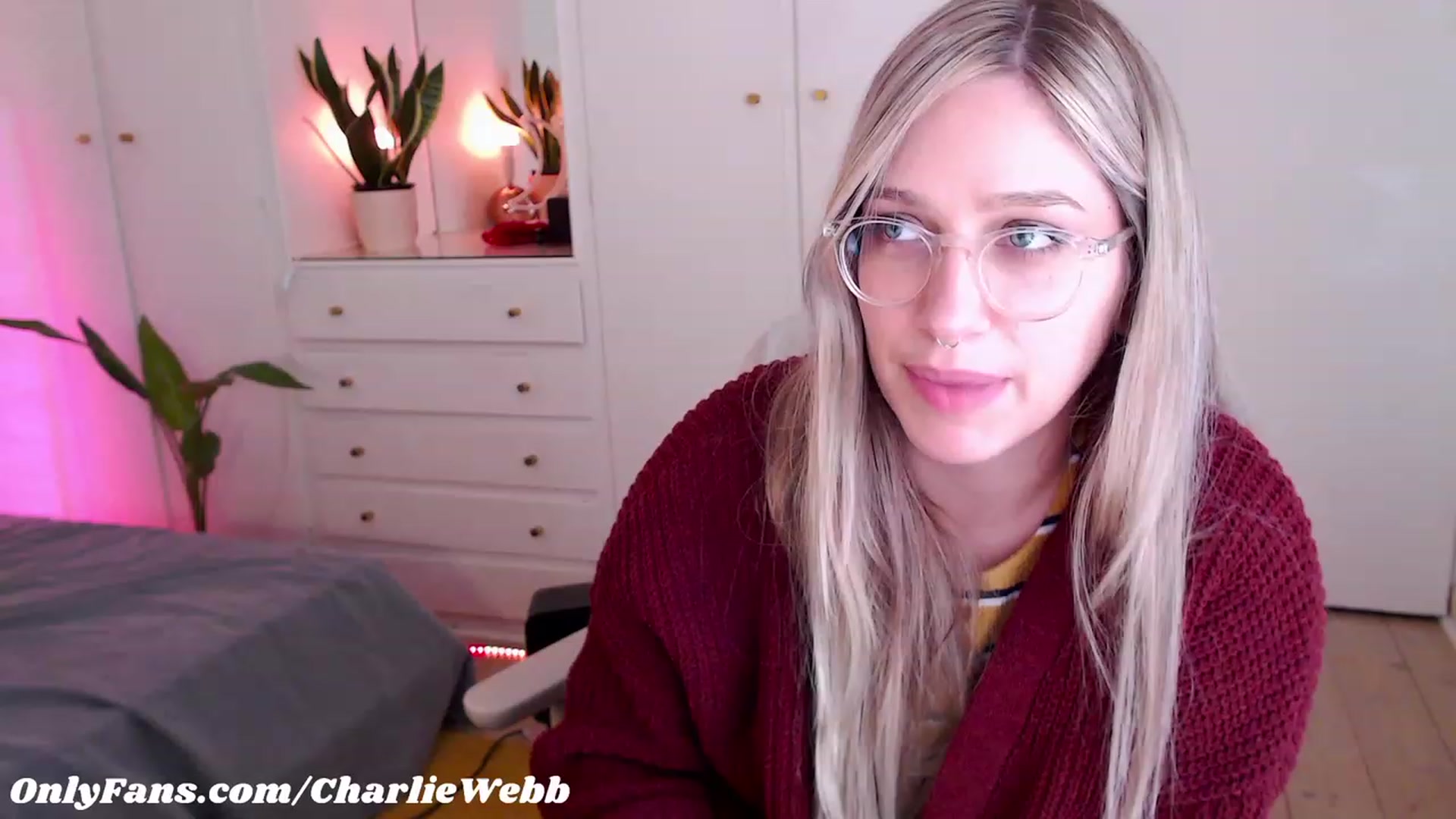 Gallery image thumbnail from CharlieWebb's myfreecams stream on, 05/25/2023, 08:20 image 15 of 20