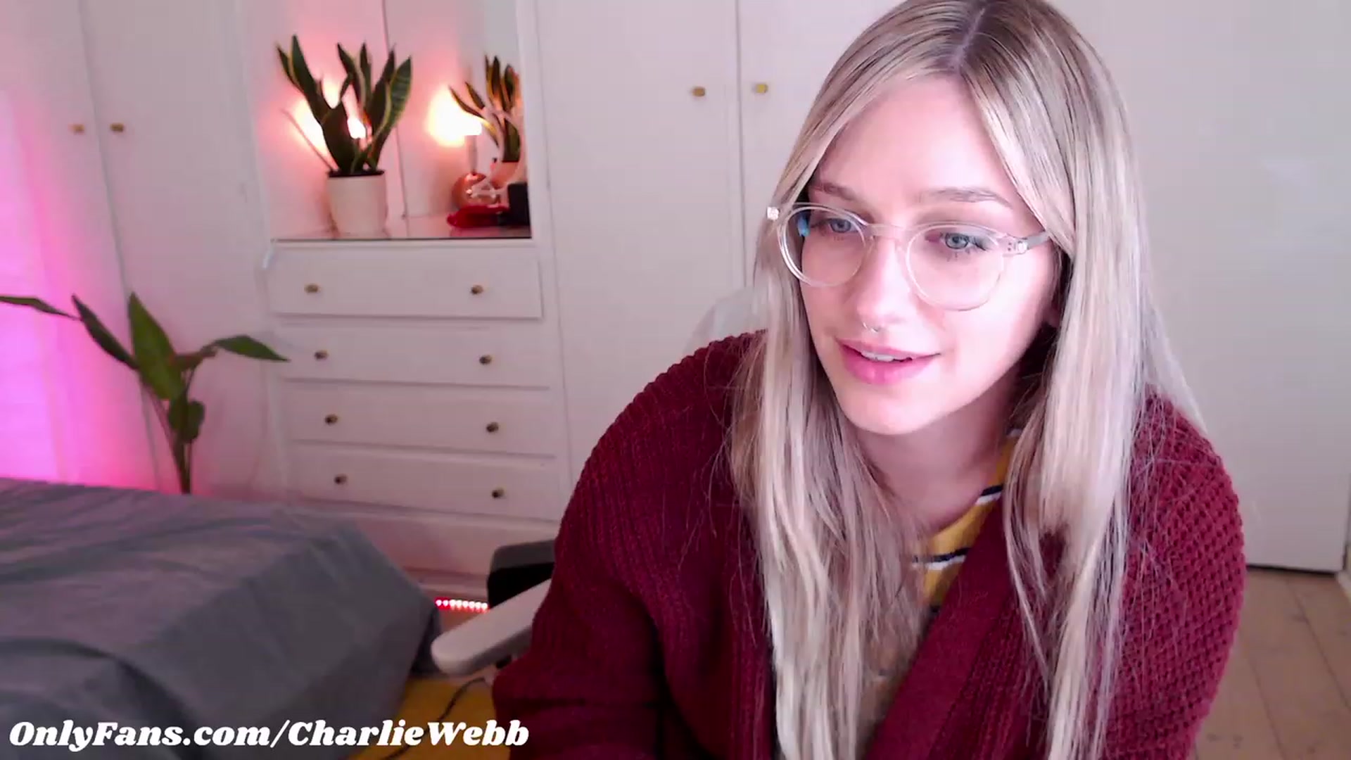 Gallery image thumbnail from CharlieWebb's myfreecams stream on, 05/25/2023, 08:20 image 16 of 20